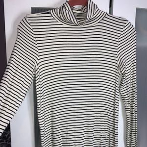 American eagle black and white striped turtleneck